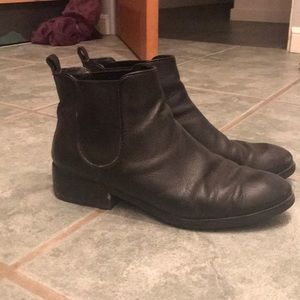 Cole Hahn boots